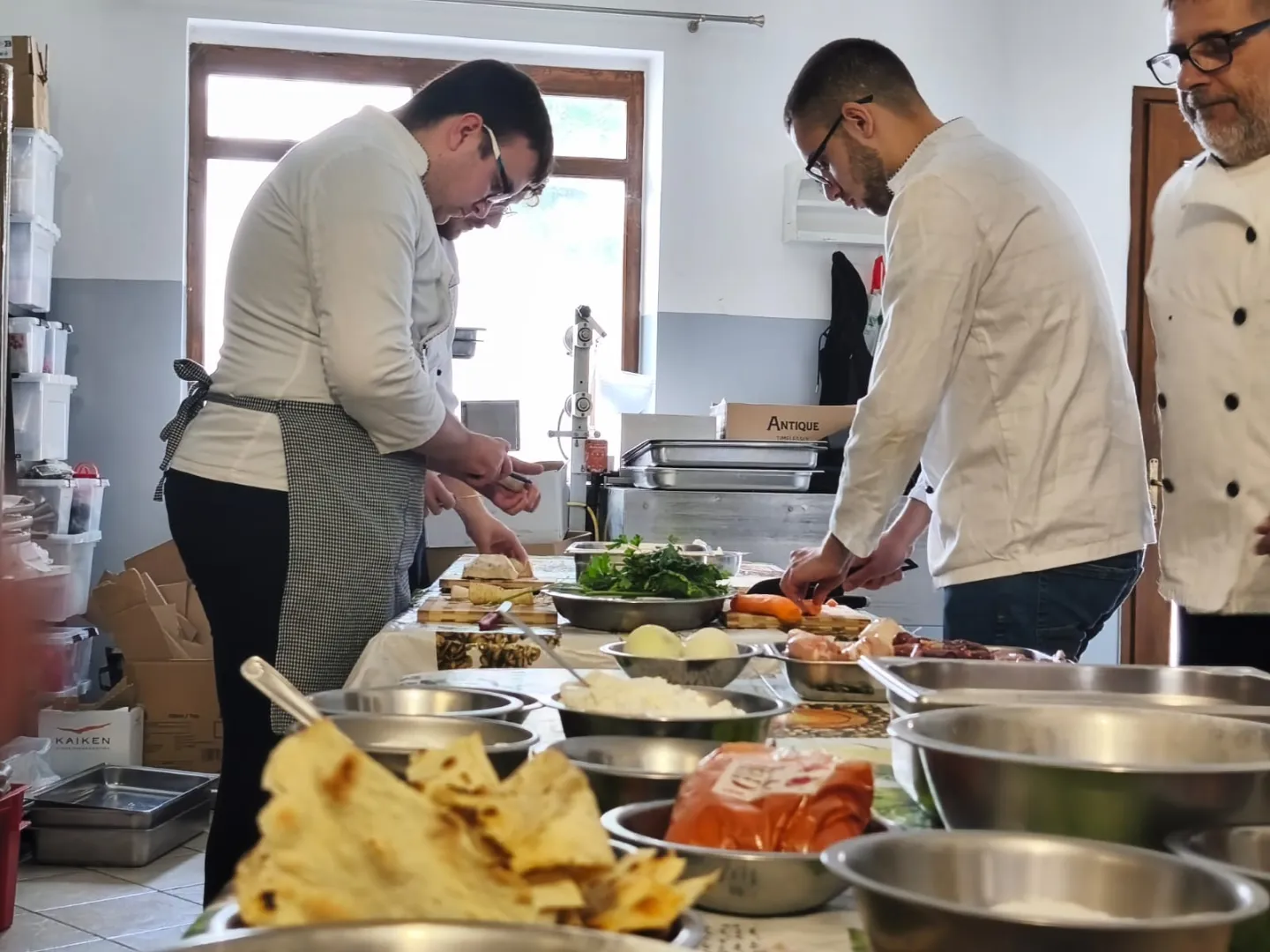 Okusi tradicije na tanjuru: Studenti Enogastronomije kuhali s Anđelkom Ledićem