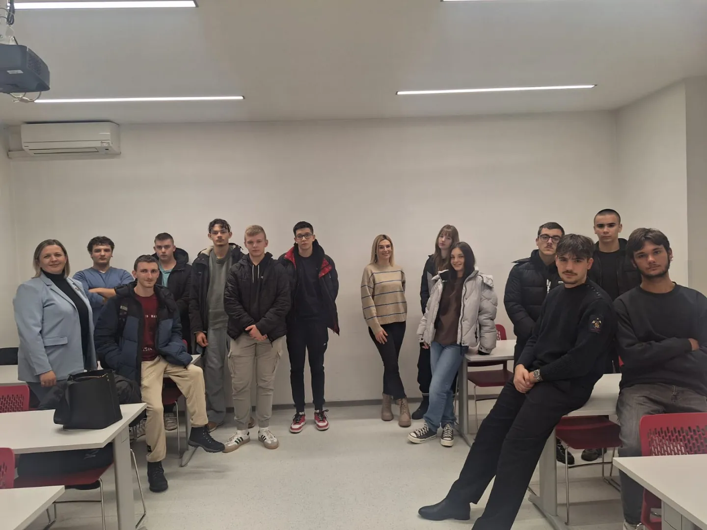 Studenti volonteri održali su edukaciju o snimanju i montaži video reklama na FUTURRA-i!