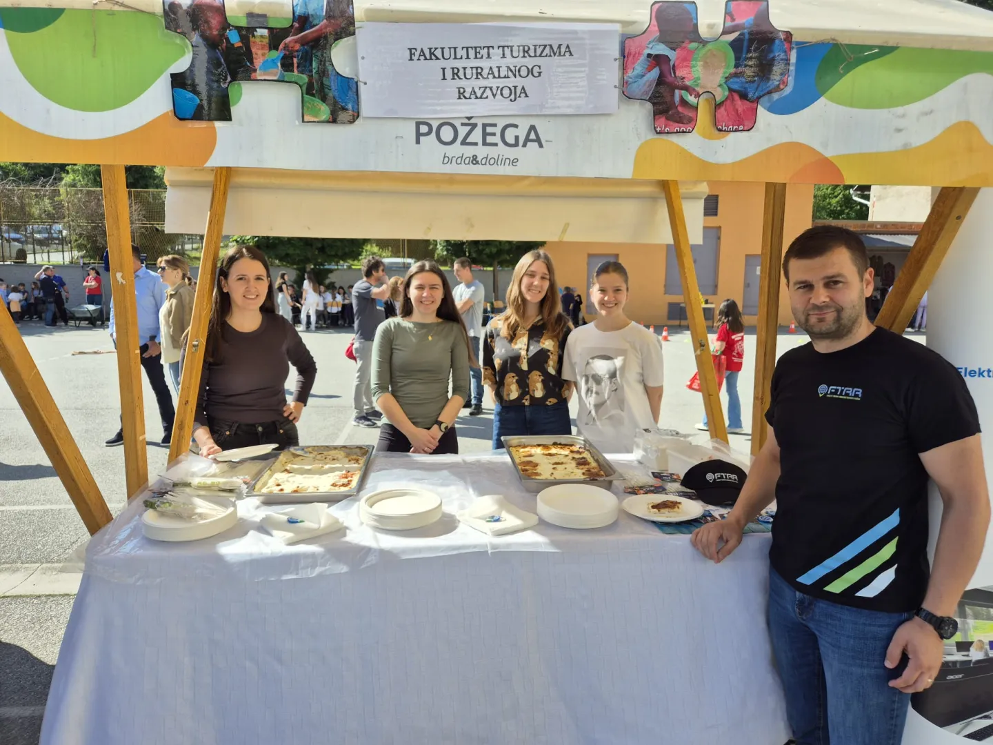 Studenti i zaposlenici FTRR-a na humanitarnom sajmu Marijini obroci „Gladnoj djeci za školski obrok“