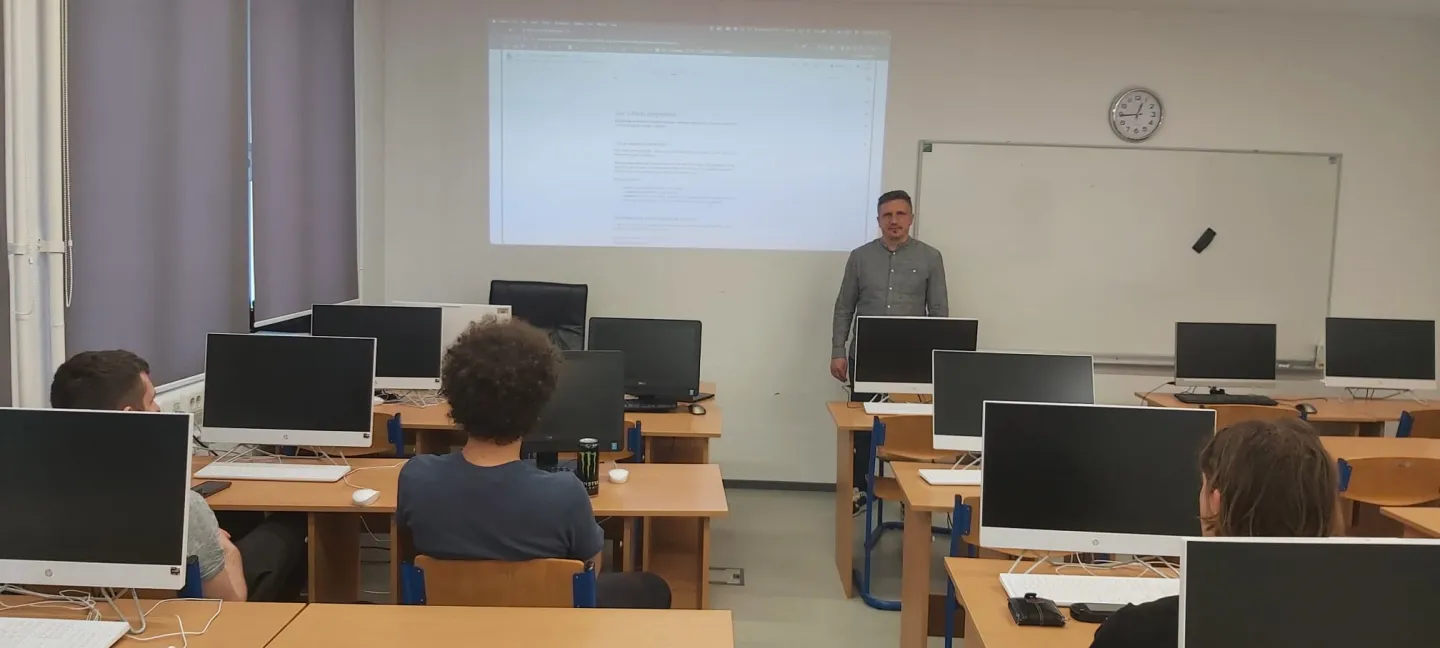 Održano gostujuće predavanje „Dan u životu programera“ za studente 3. godine EPPI-ja