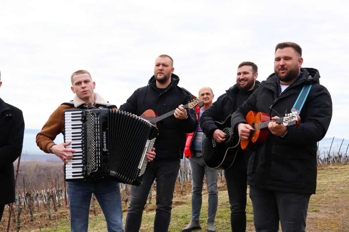 Uz studente orezani prvi trsovi i blagoslovljen vinograd požeškog Fakulteta- Vinum Academicum